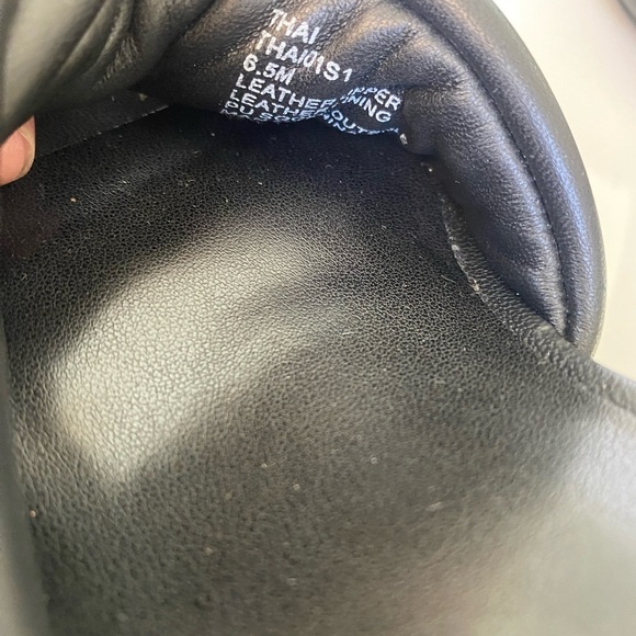 Steve Madden Black Mules Sleek Crossover Design - Picture 6 of 6